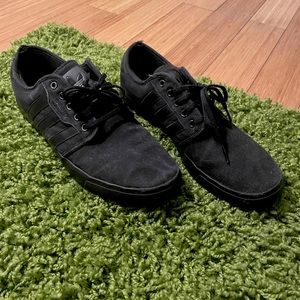 Adidas sealys size 11 black on black vulcanized sole